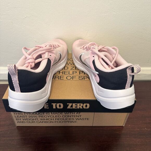 Nike girls Downshifter lightweight comfy Sneaker size 6,5 new in box - Picture 11 of 16